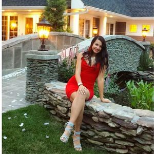 Meet your Posher, Claudia